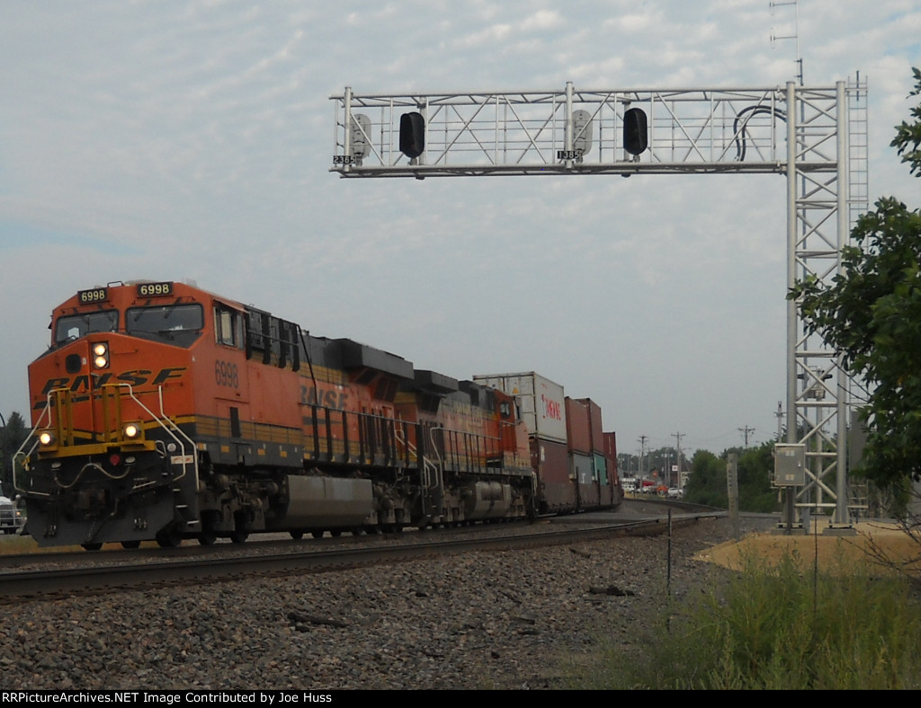 BNSF 6998 East